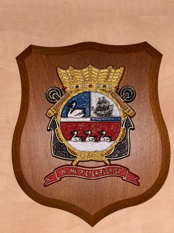 Marine schildje Hr. Ms. Pieter Florisz, Verzamelen, Militaria | Algemeen, Marine, Embleem of Badge, Nederland, Ophalen of Verzenden