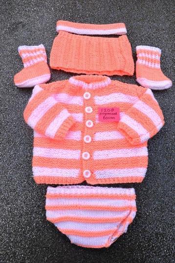 Mooi poppenkleding setje NR 1208 beschikbaar voor biedingen