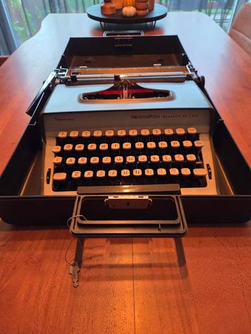 Remington Monarch de Luxe – stijlvolle vintage typemachine  beschikbaar voor biedingen