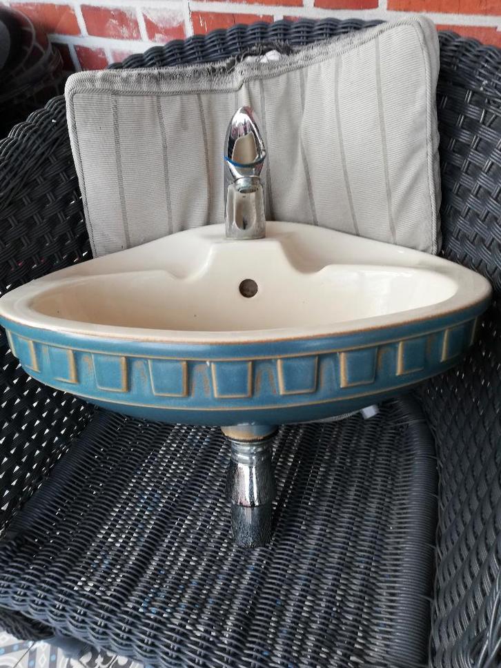 Uniek fonteintje bijzondere vorm en aparte blauwe kleur, Antiek en Kunst, Curiosa en Brocante, Ophalen