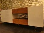 Hoogglans wit dressoir met hout, Huis en Inrichting, Kasten | Dressoirs, 200 cm of meer, Zo goed als nieuw, Ophalen