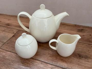 Theepot, melkkan, suikerpot, clarity plain servies, crème beschikbaar voor biedingen