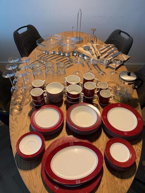 Servies 76-delig wit + rood accent robuust horeca kwaliteit, Huis en Inrichting, Keuken | Servies, Zo goed als nieuw, Compleet servies