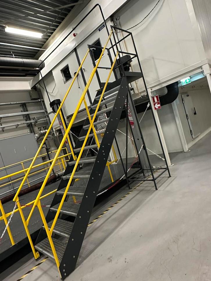2 Prachtige stalen trappen, Diversen, Trapliften, Nieuw, Ophalen