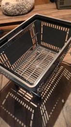 Winkelmanden met twee trolley’s, Ophalen