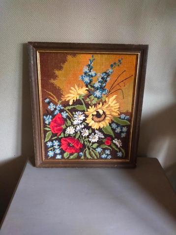 Vrolijk gekleurde vintage gobelin borduurwerk klaproos  beschikbaar voor biedingen