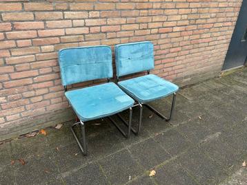 2 Ribstof Stoelen met Chrome Buisframe beschikbaar voor biedingen