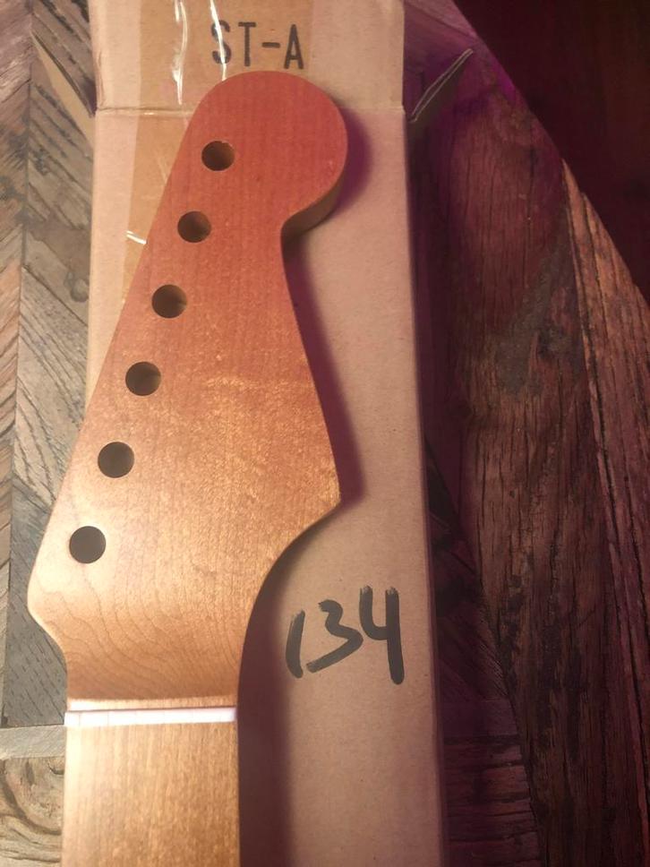 Stratocaster hals “ Maple roasted nitro satin” 134/35, Muziek en Instrumenten, Instrumenten | Onderdelen, Nieuw, Elektrische gitaar