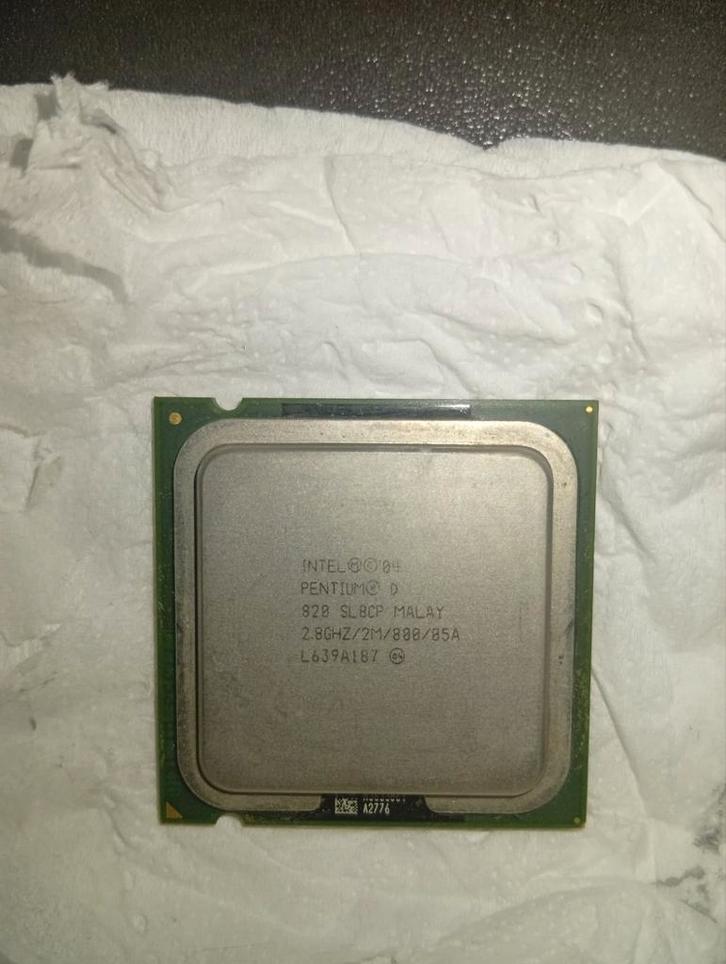 Intel Pentium D 820 | 2.8ghz 2C 2T, Computers en Software, Processors, Gebruikt, 2-core, 2 tot 3 Ghz, Ophalen of Verzenden