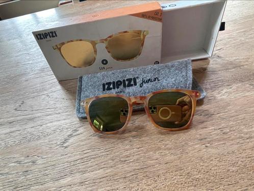 Izipizi junior zonnebril categorie 3 junior, Kinderen en Baby's, Tweelingen en Meerlingen, Zo goed als nieuw, Overige typen, Ophalen of Verzenden