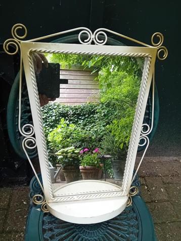 Spiegel beschikbaar voor biedingen