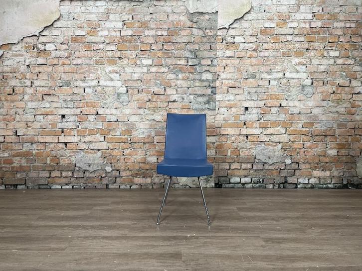 Montis Jim blauw bij TheReSales, Huis en Inrichting, Stoelen, Zo goed als nieuw, Eén, Leer, Metaal, Blauw, Ophalen of Verzenden