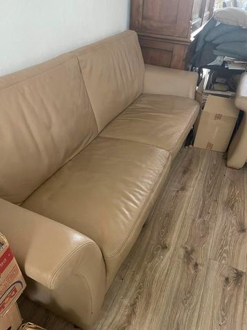 Gratis 2 leren beige banken