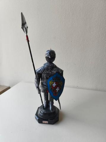 Metalen ridder 24 cm hoog uit Malta  beschikbaar voor biedingen