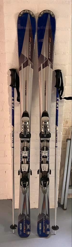 Atomic skies 171cm met Leki skistokken 135cm, Sport en Fitness, Skiën en Langlaufen, Zo goed als nieuw, Ski's, Skiën, Atomic, Carve