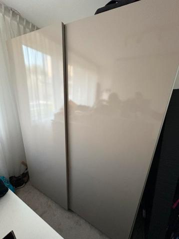 IKEA kledingkast schuifdeuren (MOET WEG)