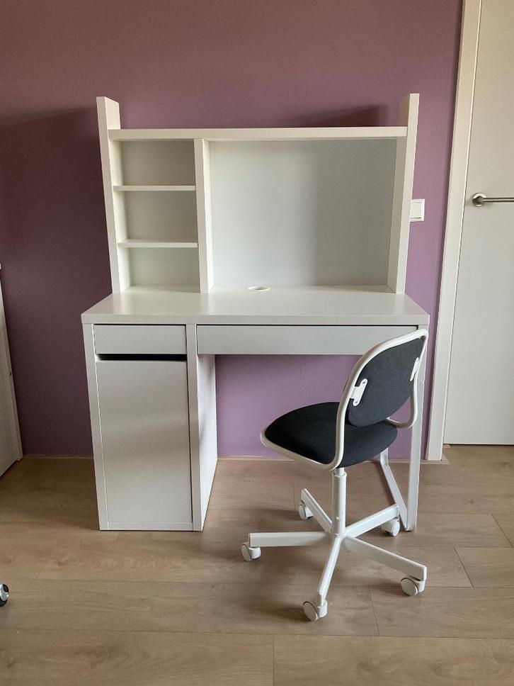 Bureau ikea micke wit met bureaustoel, Huis en Inrichting, Bureaus, Zo goed als nieuw, Bureau, Ophalen