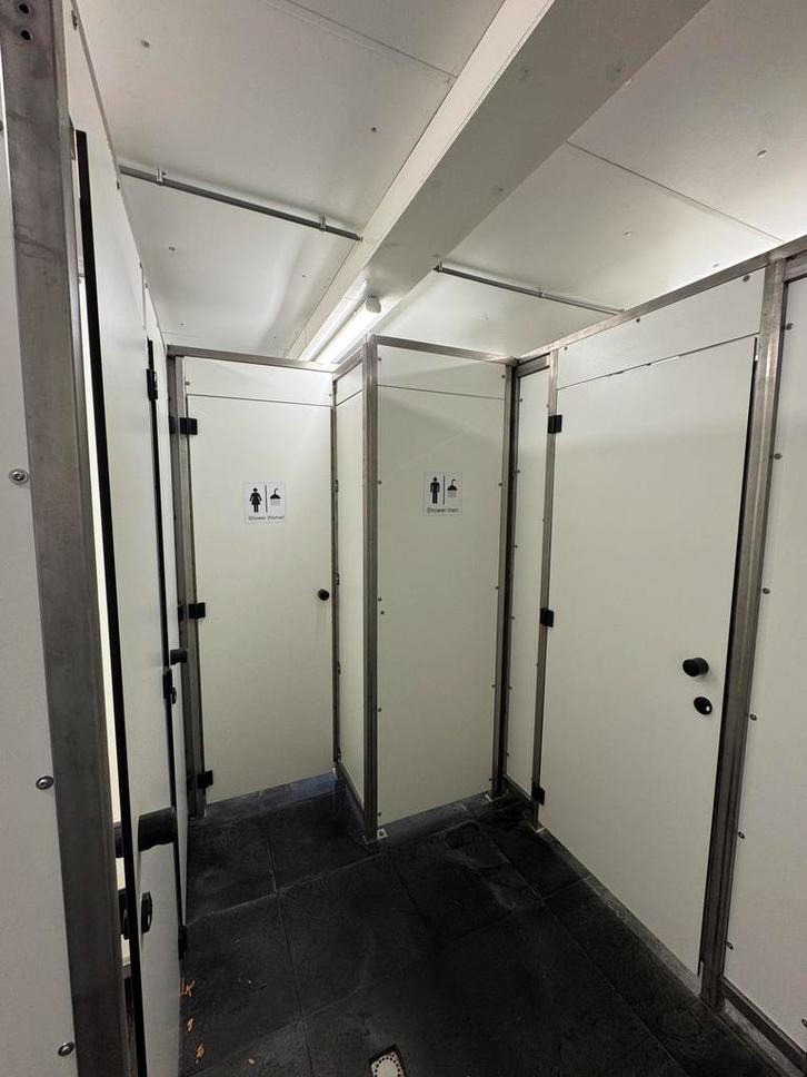 Container doucheunit met 10 aparte douches compleet., Doe-het-zelf en Verbouw, Containers, Ophalen