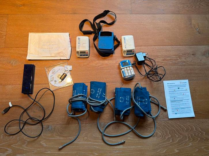 2x Welch Allyn 24u Bloeddrukmeters Compleet, Diversen, Verpleegmiddelen, Gebruikt, Ophalen of Verzenden