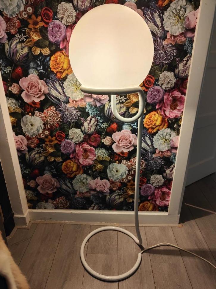 Globe lamp, Aldo van den Nieuwelaar, Huis en Inrichting, Lampen | Vloerlampen, Gebruikt, 100 tot 150 cm, Glas, Metaal, Ophalen