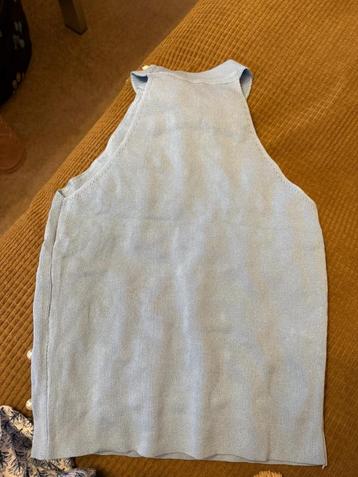 Blauw Topje met Parel en Roosjes beschikbaar voor biedingen
