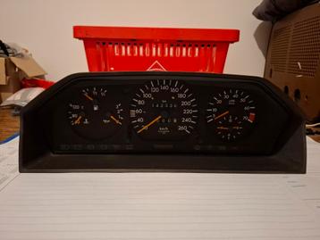 Mercedes w124 dashboard e280  beschikbaar voor biedingen