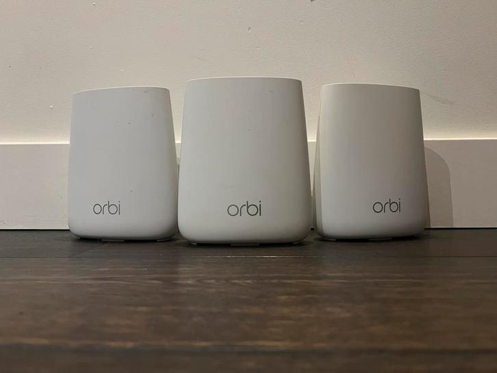 Netgear Orbi set – RBR20 router + 2 RBS20 satellieten, Computers en Software, WiFi-versterkers, Zo goed als nieuw, Ophalen of Verzenden