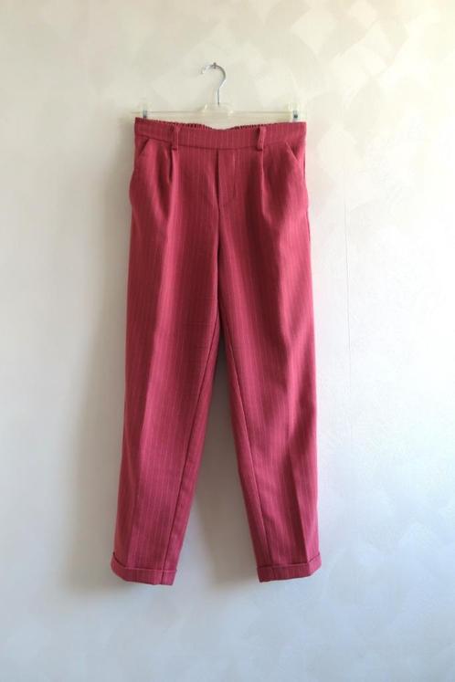 Broek Oudroze Roze Krijtstreep Stradivarius mt S (4815), Kleding | Dames, Broeken en Pantalons, Zo goed als nieuw, Maat 36 (S)