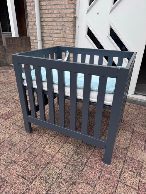 Complete set Bopita box met wieltjes incl topper/kleed, Kinderen en Baby's, Boxen, Gebruikt, Rechthoekig, Boxkleed, Wieltjes, Ophalen