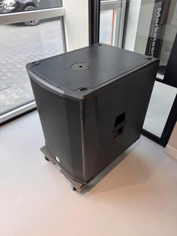Db technologies SUB 18H, Audio, Tv en Foto, Luidsprekers, Zo goed als nieuw, Subwoofer, 120 watt of meer, Overige merken, Ophalen