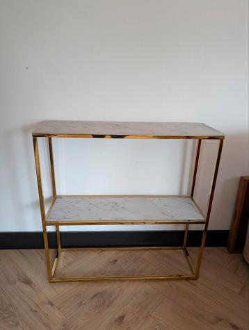 sidetable beschikbaar voor biedingen