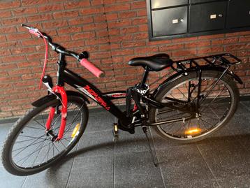 Jongen fiets beschikbaar voor biedingen