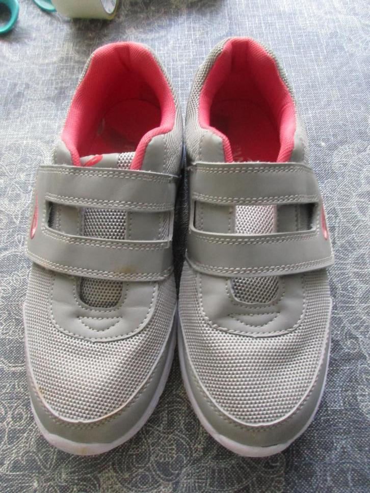 lichtgrijs / roze  ( gym) schoenen van Panther maat 37, Kleding | Dames, Schoenen, Zo goed als nieuw, Sneakers of Gympen, Grijs