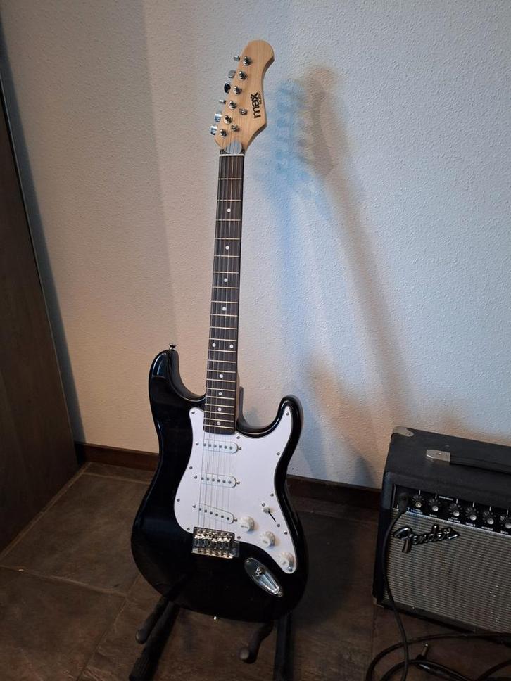 2 Elektrische Gitaren + Versterkers, Muziek en Instrumenten, Snaarinstrumenten | Gitaren | Elektrisch, Gebruikt, Solid body, Overige merken