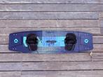 Duotone Select SLS 2025 – 141cm – met binding maat L - ZGAN, Watersport en Boten, Kitesurfen, Ophalen, Twintip, Kiteboard, Zo goed als nieuw