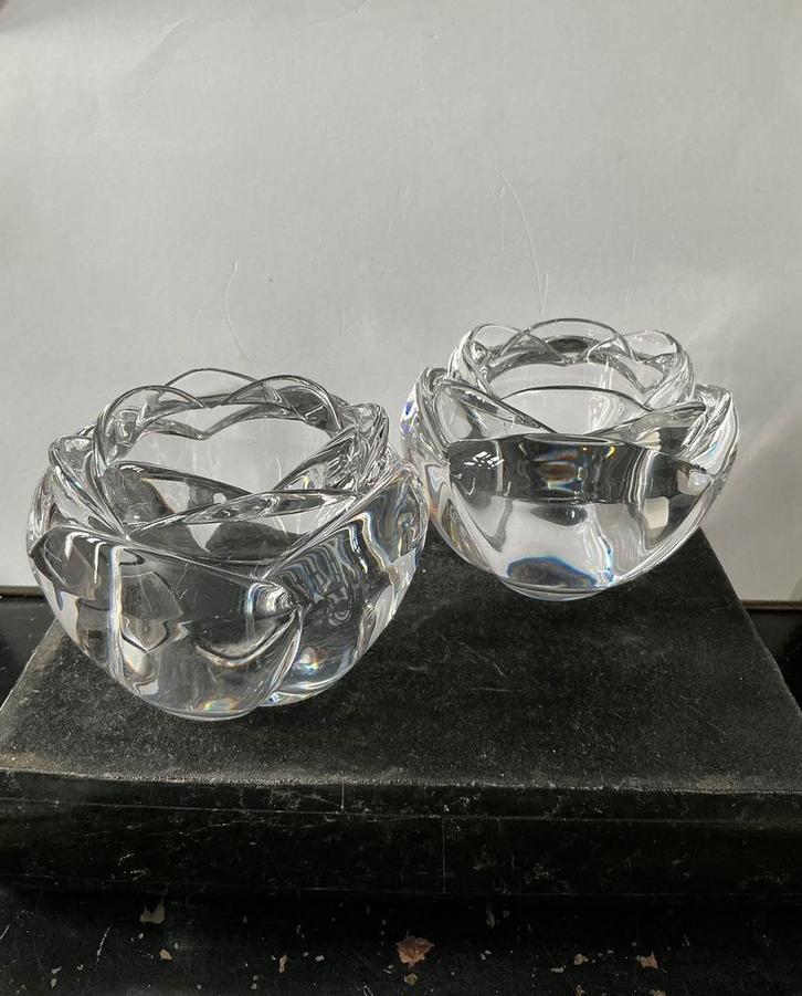 2 Zware glazen waxinelichtjeshouders loodkristal vorm v roos, Huis en Inrichting, Woonaccessoires | Kandelaars en Kaarsen, Ophalen of Verzenden