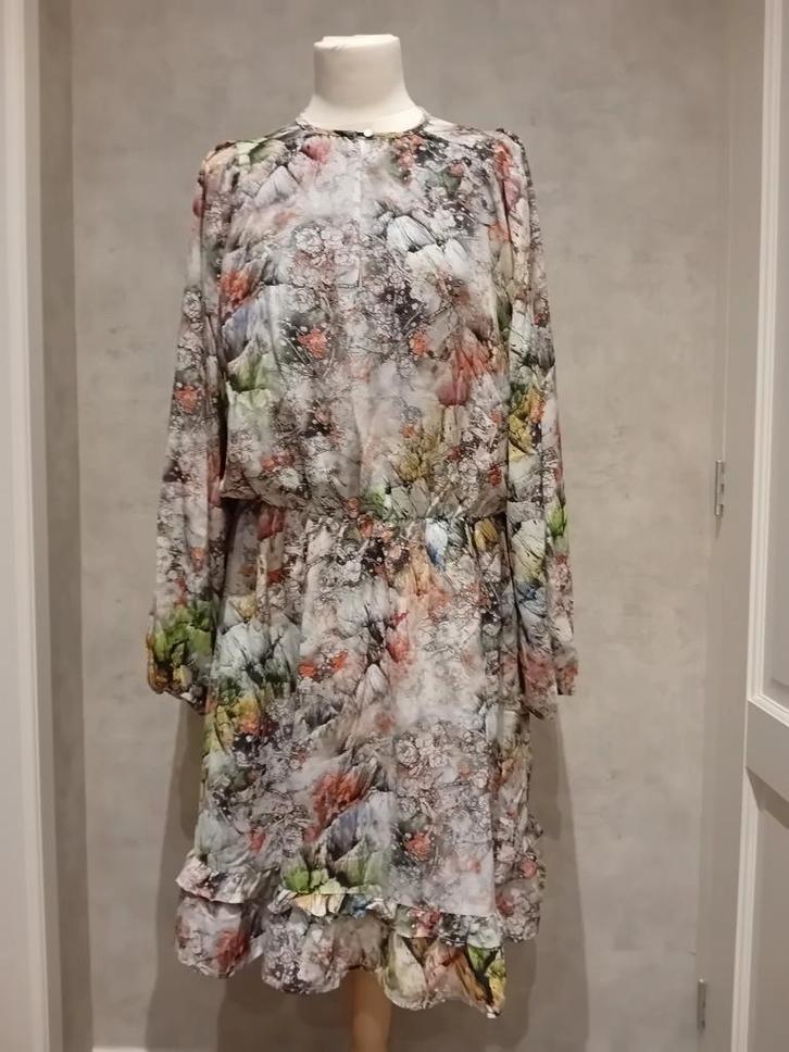 Mooie jurk, Norah! Nieuw!, Kleding | Dames, Jurken, Nieuw, Maat 38/40 (M), Rood, Knielengte, Ophalen of Verzenden