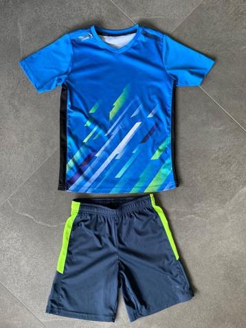 Gymschoenen en gymkleding beschikbaar voor biedingen
