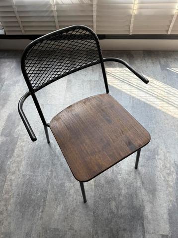 Retro stoel met metalen grame & houten zitting beschikbaar voor biedingen