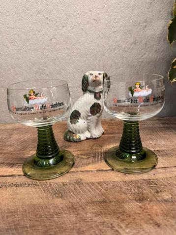 Twee speciale Roemer glas glazen met engel beschikbaar voor biedingen