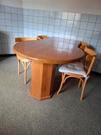 Te koop. Tafel die plaats bied voor 8 personen., Ophalen of Verzenden, Gebruikt, 4 tot 6 stoelen