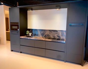 Showroomkeuken FENIX beschikbaar voor biedingen