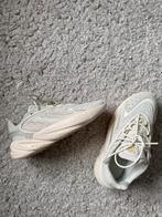 Adidas ozelia beige, Gedragen, Beige, Ophalen of Verzenden, Sneakers of Gympen