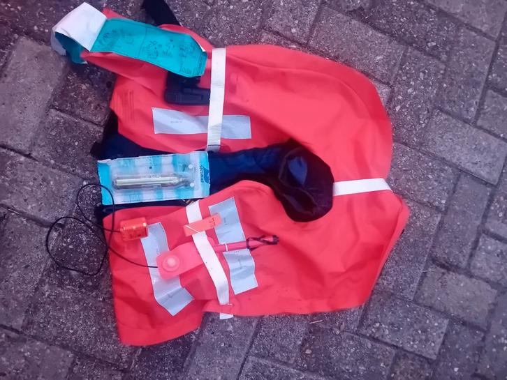 Reddingsvest met CO2 patroon - Secumar Priva 150, Watersport en Boten, Watersportkleding, Zo goed als nieuw, Reddingsvest of Zwemvest