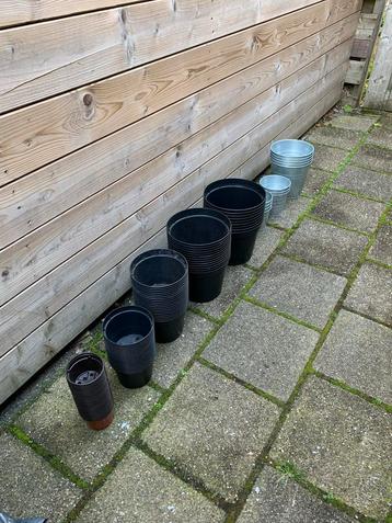 Diverse bloempotten - Kunststof & Metaal beschikbaar voor biedingen