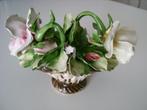 beeldje  mandje met bloemen, Antiek en Kunst, Antiek | Porselein, Ophalen of Verzenden