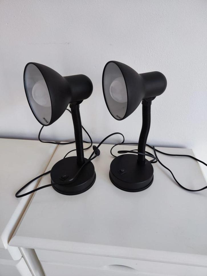 Twee zwarte tafellampen / Two black table lamps, Huis en Inrichting, Lampen | Tafellampen, Zo goed als nieuw, Minder dan 50 cm