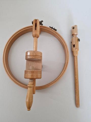 Beukenhouten borduurring met tafelklem beschikbaar voor biedingen