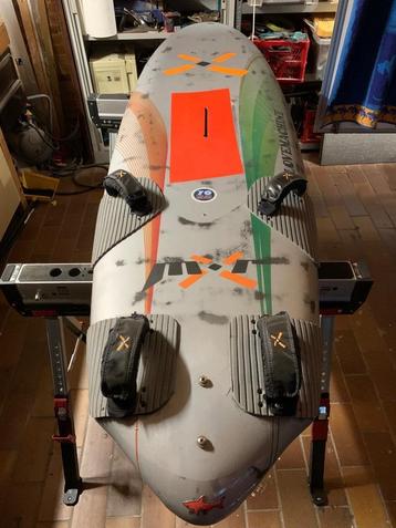 MxR Lovemachine 113 liter 70 cm carbon slalomboard beschikbaar voor biedingen