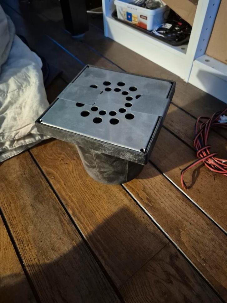 Vloerput met rooster, Doe-het-zelf en Verbouw, Buizen en Afvoer, Gebruikt, Afvoer, Pvc, Minder dan 2 meter, 80 mm of meer, Ophalen of Verzenden